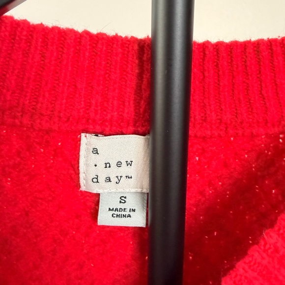 Cozy Red Cable Knit Style Sweater - Size S - Picture 5 of 8